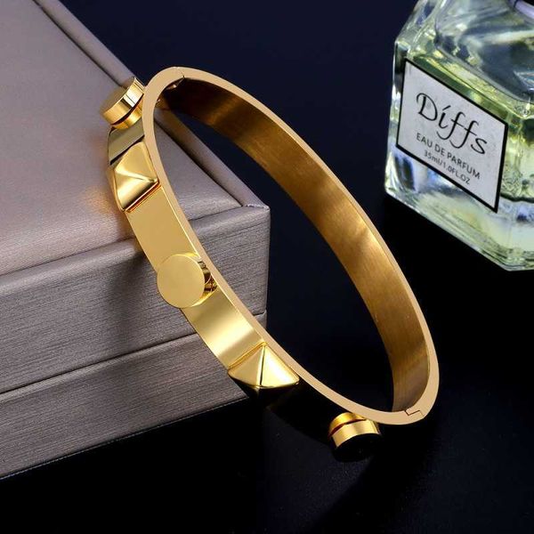 luxury brand stainless steel gold color big rivet bangle bracelet for men women wedding party jewelry gift q0719, Black
luxury brand stainless steel gold color big rivet bangle bracelet for men women wedding party jewelry gift q0719, Black