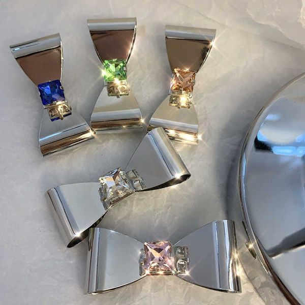 korean fashion metal bow hairpin edge back of head with duck beak clip, Golden;silver
korean fashion metal bow hairpin edge back of head with duck beak clip, Golden;silver