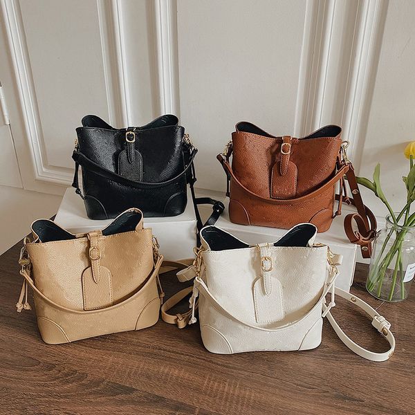 2021 luxury bag designer handbags women shoulder bags genuine leather material handbag with cross body tote wholesale
2021 luxury bag designer handbags women shoulder bags genuine leather material handbag with cross body tote wholesale