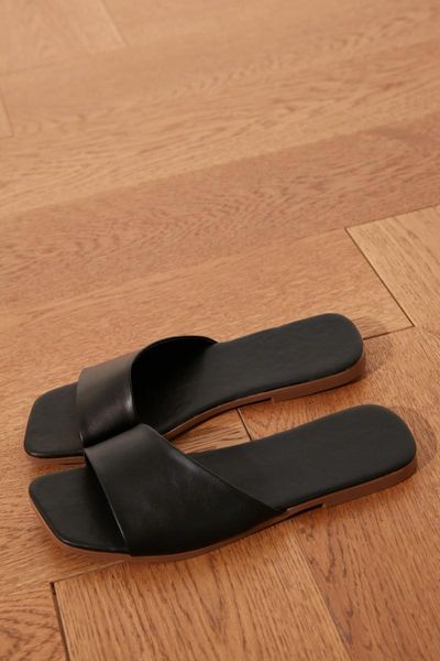 slippers black women's 2021
slippers black women's 2021