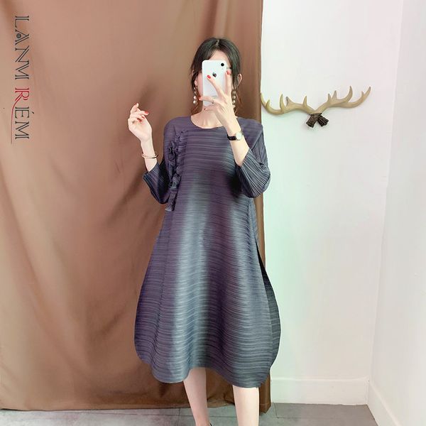 summer pleated dress vintage women clothes round neck pullover flower embroidery big size female wj2560 210507, Black;gray
summer pleated dress vintage women clothes round neck pullover flower embroidery big size female wj2560 210507, Black;gray
