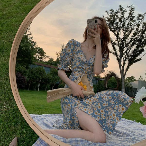 2021 one-step split hollow cheongsam french platycodon skirt flared sleeve floral drs, Black;gray
2021 one-step split hollow cheongsam french platycodon skirt flared sleeve floral drs, Black;gray