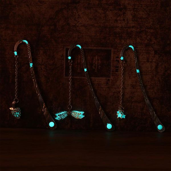 1pc retro metal bookmarks luminous feather book marks with star moon dragonflies vintage beautiful gift for teachers students bookmark
1pc retro metal bookmarks luminous feather book marks with star moon dragonflies vintage beautiful gift for teachers students bookmark