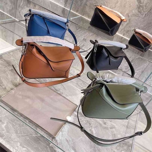 luxury handbags and storage factory loees solid color puzzle geometric splicing portable single shoulder medium 25cm sat
luxury handbags and storage factory loees solid color puzzle geometric splicing portable single shoulder medium 25cm sat