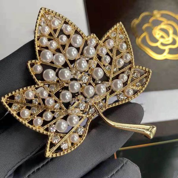 fashion diamond designer brooch famous letter c brooches pin tassel women luxury pins jewelry 12345, Gray
fashion diamond designer brooch famous letter c brooches pin tassel women luxury pins jewelry 12345, Gray