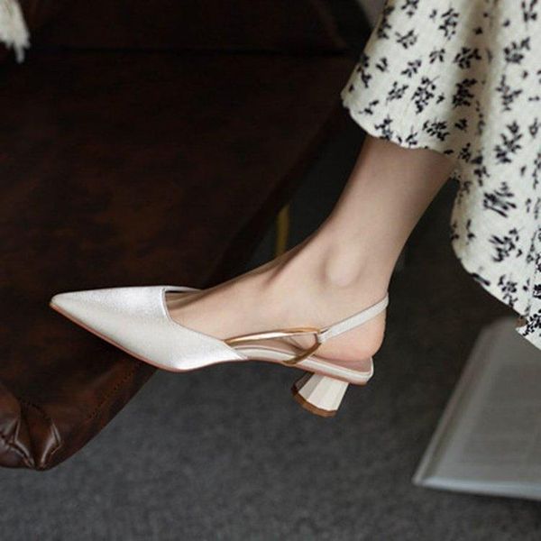 slippers baotou single shoes women spring/summer 2021 mid-heel sandals pointed heels woman high sexy, Black
slippers baotou single shoes women spring/summer 2021 mid-heel sandals pointed heels woman high sexy, Black