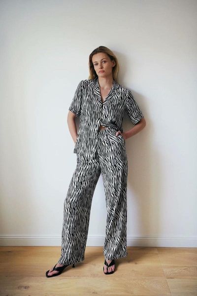 women's pants & capris 2021 summer animal print casual female trousers korean style streetwear gothic women clothing bgb2418, Black;white
women's pants & capris 2021 summer animal print casual female trousers korean style streetwear gothic women clothing bgb2418, Black;white