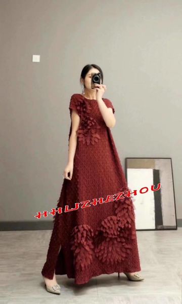 dress fashion fold in the women's pure color o-neck short sleeve applique long stock, Black;gray
dress fashion fold in the women's pure color o-neck short sleeve applique long stock, Black;gray