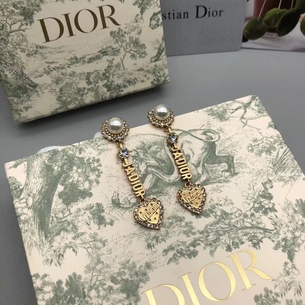 2021 luxury designer jewelry 21 new style women's earrings letter heart petal inlaid with diamond pearl earrings, Silver
2021 luxury designer jewelry 21 new style women's earrings letter heart petal inlaid with diamond pearl earrings, Silver