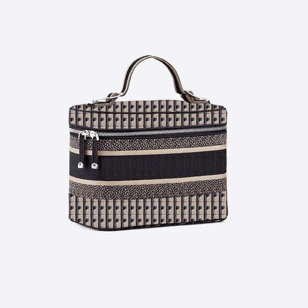 high-quality cosmetic bag ladies luxury designer travel girl single shoulder luggage tote bags old flower with carton dust-proof packaging 0
high-quality cosmetic bag ladies luxury designer travel girl single shoulder luggage tote bags old flower with carton dust-proof packaging 0