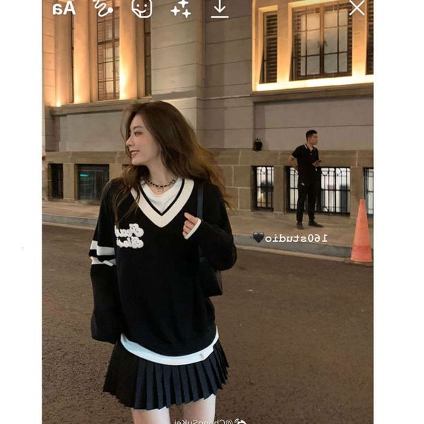 mianyun college style v-neck sweater sweet fashion sweater in autumn and winter version, White;black
mianyun college style v-neck sweater sweet fashion sweater in autumn and winter version, White;black