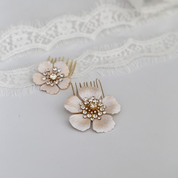 simple floral wedding comb pins rhinestone jewelry fashion bridal headpiece women hair ornament, Golden;silver
simple floral wedding comb pins rhinestone jewelry fashion bridal headpiece women hair ornament, Golden;silver
