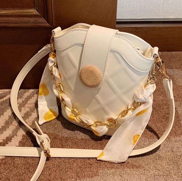 evening bags european and american chain silk scarf handbag pure color ladies luxury shoulder bag2021 fashion rhombus messenger bucket bag
evening bags european and american chain silk scarf handbag pure color ladies luxury shoulder bag2021 fashion rhombus messenger bucket bag