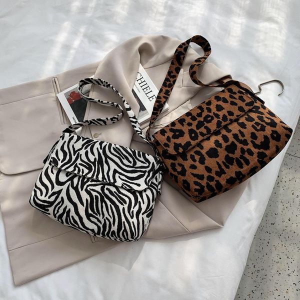 women's bag fashion pouches 2021 striped shoulder bags for women underarm portable cross body
women's bag fashion pouches 2021 striped shoulder bags for women underarm portable cross body