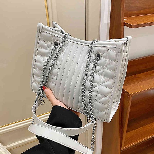 2022 latest handbag factory store on small fresh women's high sense autumn and winter style single shoulder embroidered thread
2022 latest handbag factory store on small fresh women's high sense autumn and winter style single shoulder embroidered thread