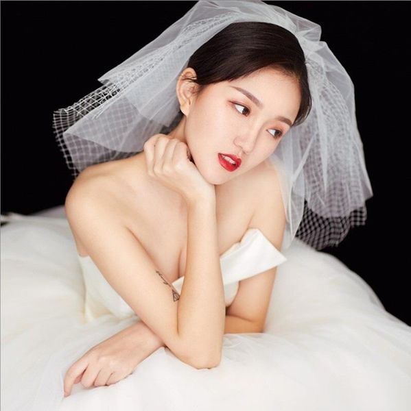 bridal veils in stock 2021 simple white veil bride spring summer flowers short accessories exports abroad, Black
bridal veils in stock 2021 simple white veil bride spring summer flowers short accessories exports abroad, Black