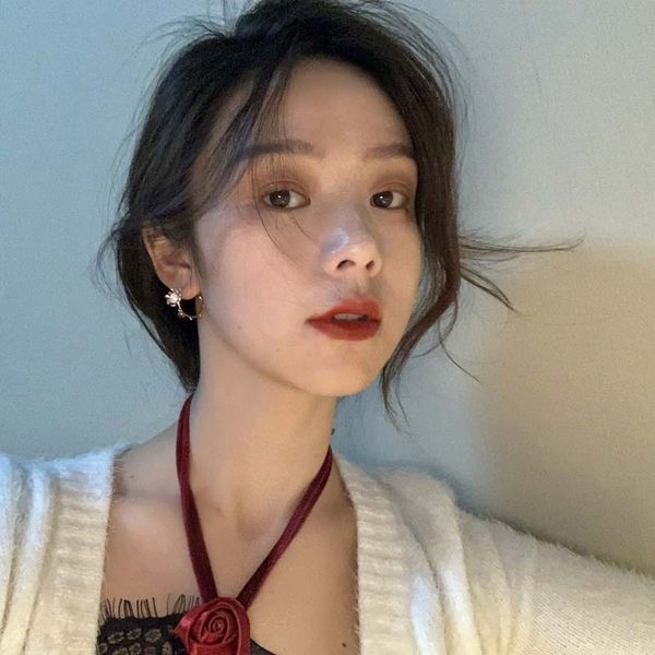 there is a flower south korea design feeling inlaid with diamond petals contrast color semicircle geometric earrings net red, Black
there is a flower south korea design feeling inlaid with diamond petals contrast color semicircle geometric earrings net red, Black