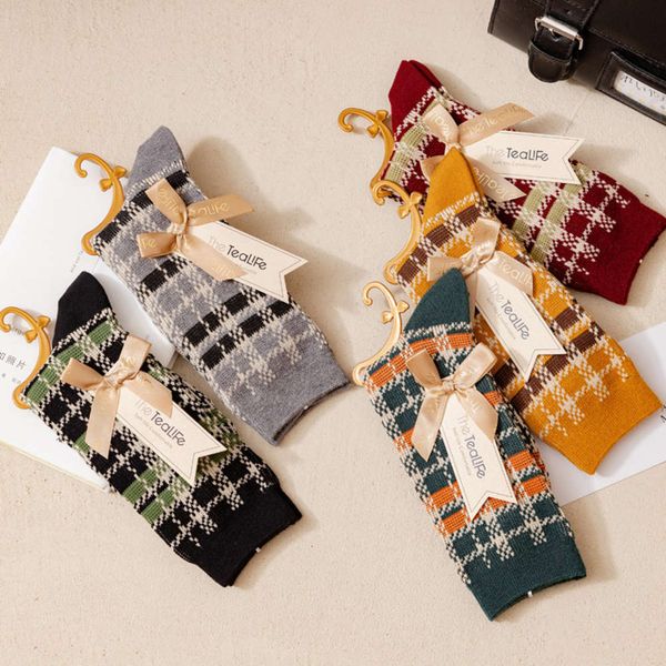 autumn winter style personalized cotton double way stockings large lattice, Black;white
autumn winter style personalized cotton double way stockings large lattice, Black;white