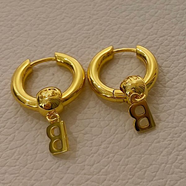 2021 new products europe and the united states b high-quality gold paris fashion week letter bb ring buckle earrings removable earrings, Golden;silver
2021 new products europe and the united states b high-quality gold paris fashion week letter bb ring buckle earrings removable earrings, Golden;silver
