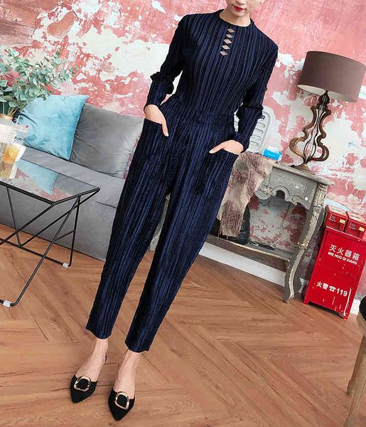 dresses fashion fold long sleeve stand neck solid hollow out t-shirt + calf-length pants veet two-piece outfit, White
dresses fashion fold long sleeve stand neck solid hollow out t-shirt + calf-length pants veet two-piece outfit, White