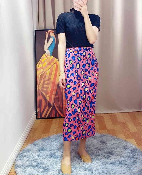 ladies skirt summer women's printed miyak fold foreign-style wild hip high waist slimming straight skirt tied, White
ladies skirt summer women's printed miyak fold foreign-style wild hip high waist slimming straight skirt tied, White
