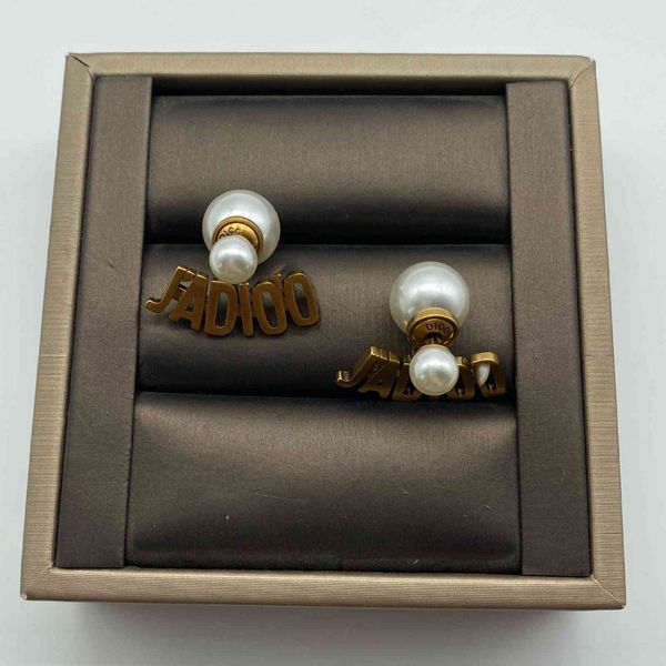 chandeliers earrings dijia / djia pearl letter feminine temperament fashion 925 silver needle
chandeliers earrings dijia / djia pearl letter feminine temperament fashion 925 silver needle
