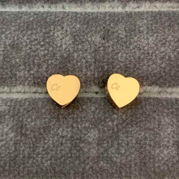 2021 high polished classic style logo printed studs small size gold plated designer earring stainless steel earrings for women jewelry whole, Golden;silver
2021 high polished classic style logo printed studs small size gold plated designer earring stainless steel earrings for women jewelry whole, Golden;silver