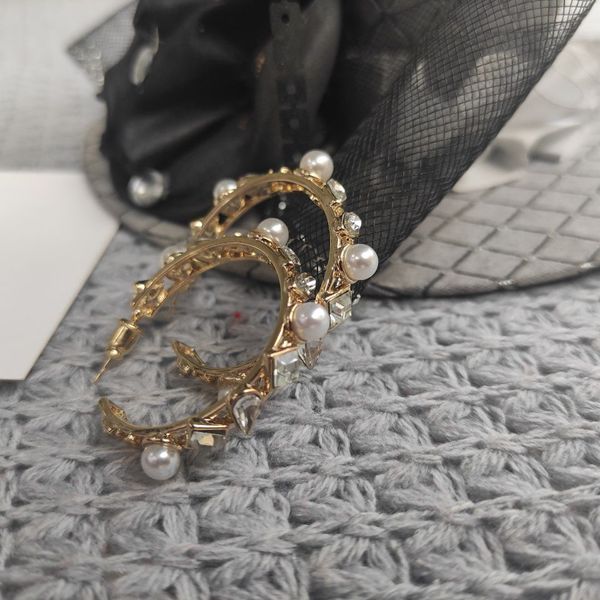 fashion matel hoop earring c symbol accessories rhinestone and pearl retro earrings with paper card, Silver
fashion matel hoop earring c symbol accessories rhinestone and pearl retro earrings with paper card, Silver