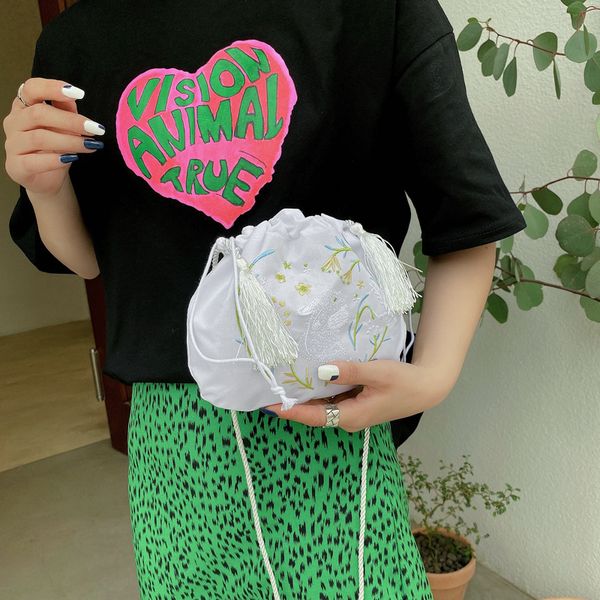literary accessories new female 2021 hanfu animal drawstring baosen small chinese style bag embroidery messenger orokd
literary accessories new female 2021 hanfu animal drawstring baosen small chinese style bag embroidery messenger orokd