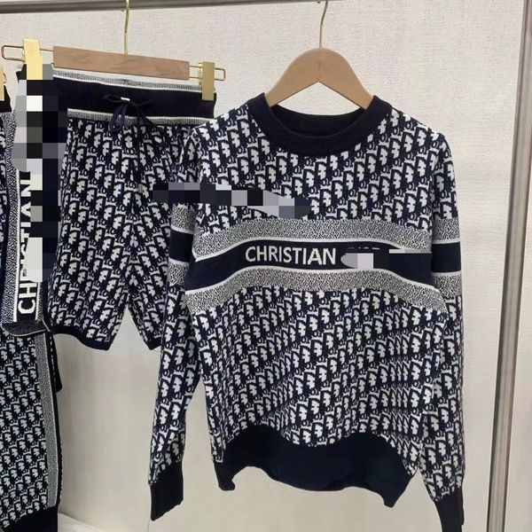 2021 autumn new fashion brand classic old flower letter jacquard loose long sleeve shorts set women, White
2021 autumn new fashion brand classic old flower letter jacquard loose long sleeve shorts set women, White