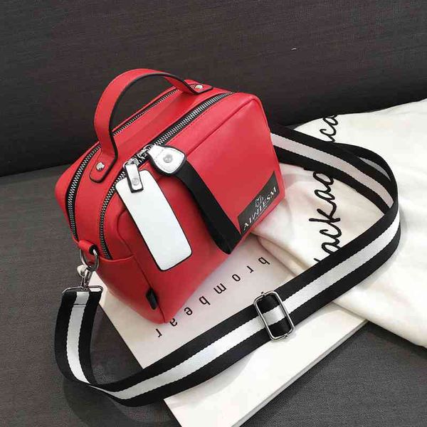 bag female 2021 type messenger bag simple casual hand wide shoulder strap pu single small square, Black;red
bag female 2021 type messenger bag simple casual hand wide shoulder strap pu single small square, Black;red