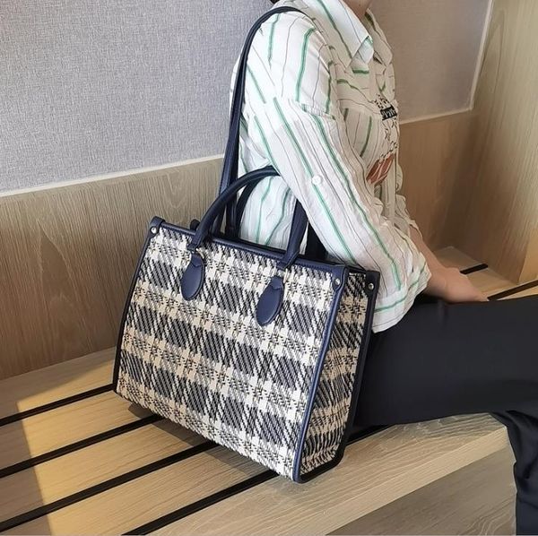 shoulder bags portable 2022 houndstooth summer plaid bag female cute messenger handbag
shoulder bags portable 2022 houndstooth summer plaid bag female cute messenger handbag