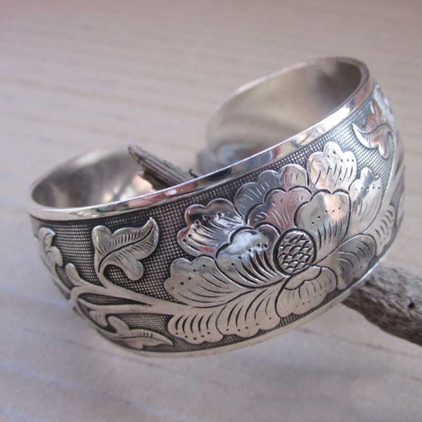 chinese vintage silvery tibetan bracelet carved wide bracelet elephant tortoise flower vintage charm for women ethnic jewelry q0719, Black
chinese vintage silvery tibetan bracelet carved wide bracelet elephant tortoise flower vintage charm for women ethnic jewelry q0719, Black