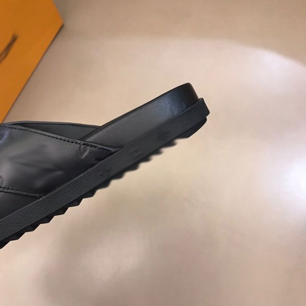 2021 designer luxurys slippers men sandals fashion beach shoes flip flops flat non-slip classical hole slipper with box size 39-45 -g16, Black
2021 designer luxurys slippers men sandals fashion beach shoes flip flops flat non-slip classical hole slipper with box size 39-45 -g16, Black