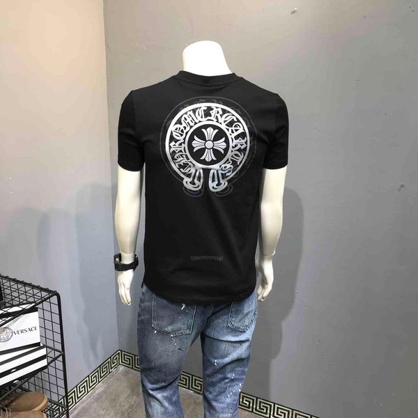 2021 men's summer new round neck cotton half sleeve t-shirt double shadow horseshoe print cross trend pattern, White;black
2021 men's summer new round neck cotton half sleeve t-shirt double shadow horseshoe print cross trend pattern, White;black