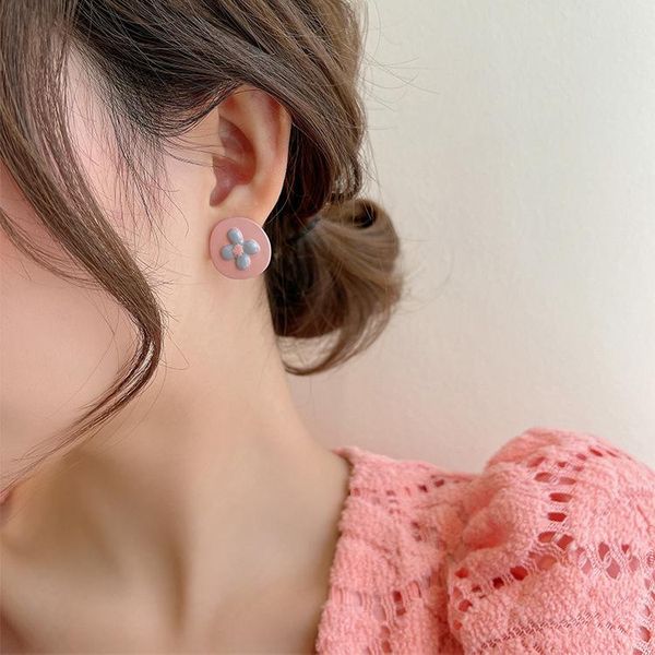 temperament fashion earrings cute asymmetrical contrast flower hoop & huggie, Golden;silver
temperament fashion earrings cute asymmetrical contrast flower hoop & huggie, Golden;silver