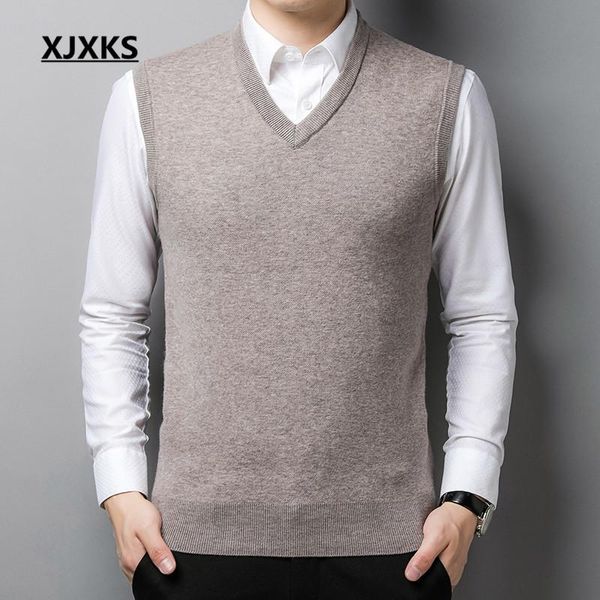 men's vests xjxks high-end 100% wool knitted sleeveless sweater men pullover 2021 autumn winter loose plus size vest, Black;white
men's vests xjxks high-end 100% wool knitted sleeveless sweater men pullover 2021 autumn winter loose plus size vest, Black;white