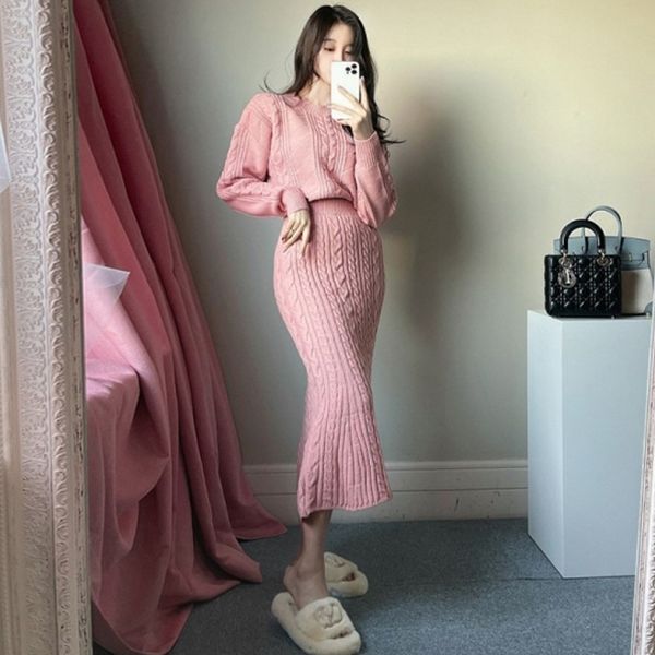 korean runway women autumn winter solid long sleeve loose knitting sweater + hight waist mermaid skirt two piece sets suit 210529, White
korean runway women autumn winter solid long sleeve loose knitting sweater + hight waist mermaid skirt two piece sets suit 210529, White