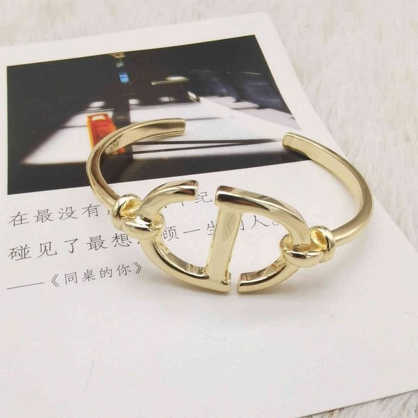 light luxury high-end bracelet opening versatile women fine jewelry discount, Golden;silver
light luxury high-end bracelet opening versatile women fine jewelry discount, Golden;silver
