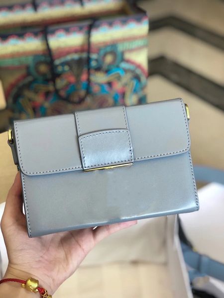 shoulder crossbody bag with wide strap small mini square bags women messenger purse european and american fashion brands lady designer purse
shoulder crossbody bag with wide strap small mini square bags women messenger purse european and american fashion brands lady designer purse