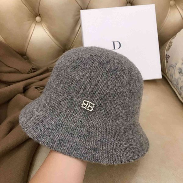 spring and autumn boutique wool knitted basin with diamond letter solid color fisherman's fashion simple versatile women's hat, Black;white
spring and autumn boutique wool knitted basin with diamond letter solid color fisherman's fashion simple versatile women's hat, Black;white