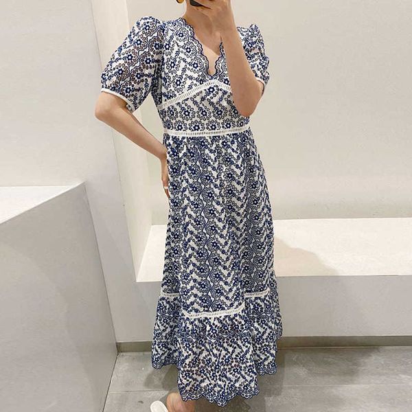slim waist retro v-neck heavy embroidery hollow out crochet dress women puff short sleeve dress summer fashion vestido feminino 210610, Black;gray
slim waist retro v-neck heavy embroidery hollow out crochet dress women puff short sleeve dress summer fashion vestido feminino 210610, Black;gray