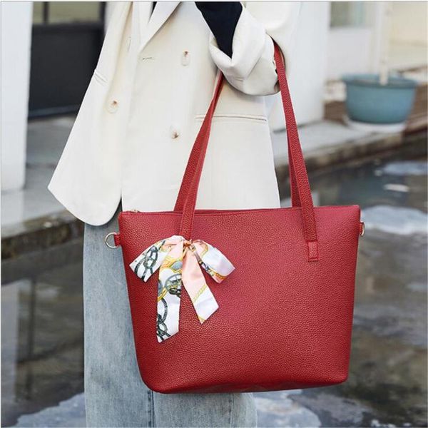 selling ladies vintage european shopping bag messenger bags women lock handbags luxury female scarf shoulder duffel
selling ladies vintage european shopping bag messenger bags women lock handbags luxury female scarf shoulder duffel