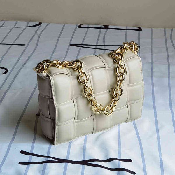 woven 2021 fashion niche women's thick chain pillow beancurd single shoulder small square
woven 2021 fashion niche women's thick chain pillow beancurd single shoulder small square