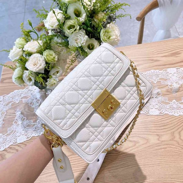 factory outlet design bag female 2021 new type women's single shoulder foreign style net red messenger bag
factory outlet design bag female 2021 new type women's single shoulder foreign style net red messenger bag