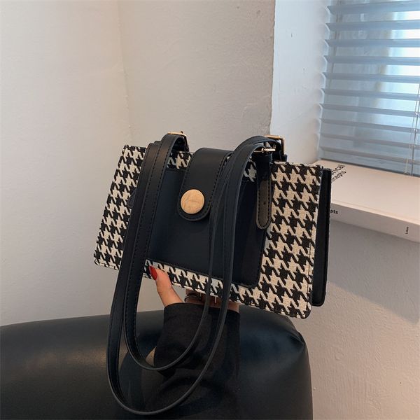 hangbags large capacity bag women's autumn and winter 2021 fashion thousand bird lattice single shoulder tote armpit commuter
hangbags large capacity bag women's autumn and winter 2021 fashion thousand bird lattice single shoulder tote armpit commuter