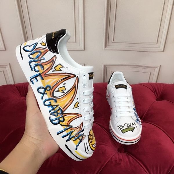 men women casual shoes designer red bottom studded spikes fashion insider sneakers black red white leather low-shoes size35-45
men women casual shoes designer red bottom studded spikes fashion insider sneakers black red white leather low-shoes size35-45