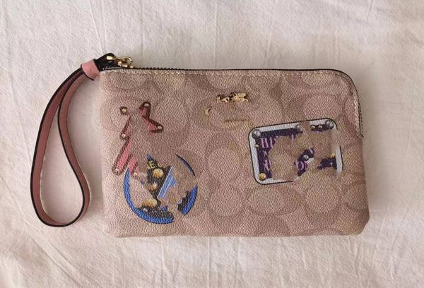 luxury design handbag 2021 new women's badge printing hand trend change mobile phone wrist dinner bag rgo4
luxury design handbag 2021 new women's badge printing hand trend change mobile phone wrist dinner bag rgo4