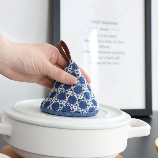 japanese embroidery anti-scald pot clips insulated triangular clip microwave oven gloves thicken kitchen organizer l1 mitts
japanese embroidery anti-scald pot clips insulated triangular clip microwave oven gloves thicken kitchen organizer l1 mitts