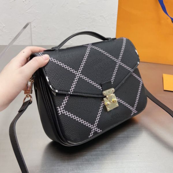 designer women iv metiss messenger bag luxurys designers bags paris brand chain printed leather flap crossbody handbags lady fashion party s
designer women iv metiss messenger bag luxurys designers bags paris brand chain printed leather flap crossbody handbags lady fashion party s